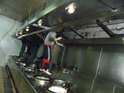 【深圳油煙機清洗】油煙機只清洗濾網管用嗎？